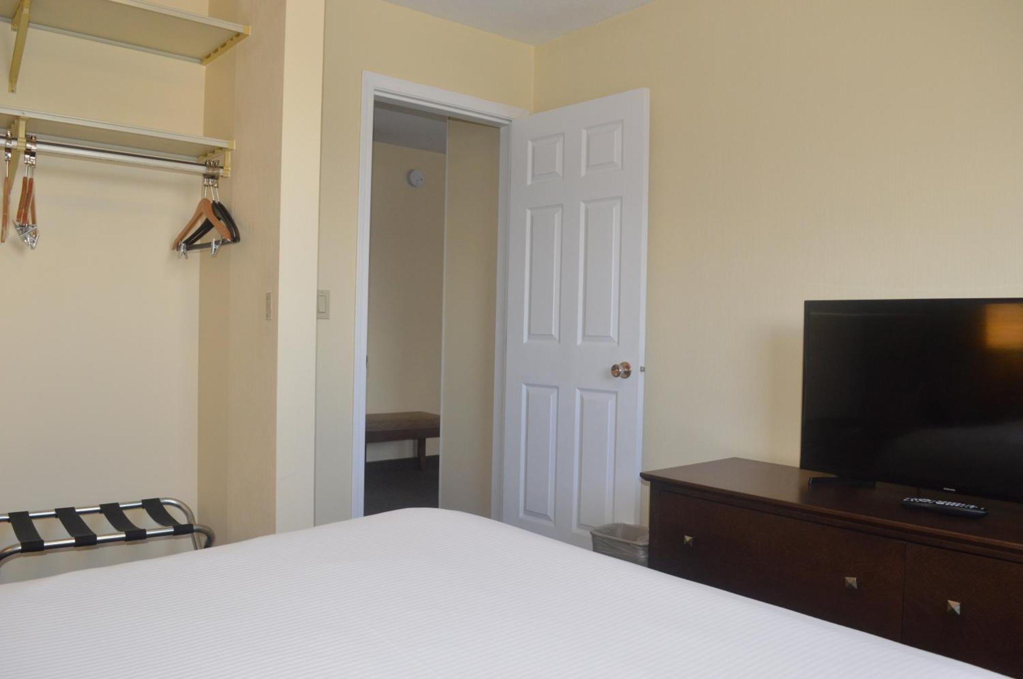 Siesta Suites Κελόουνα  Εξωτερικό φωτογραφία