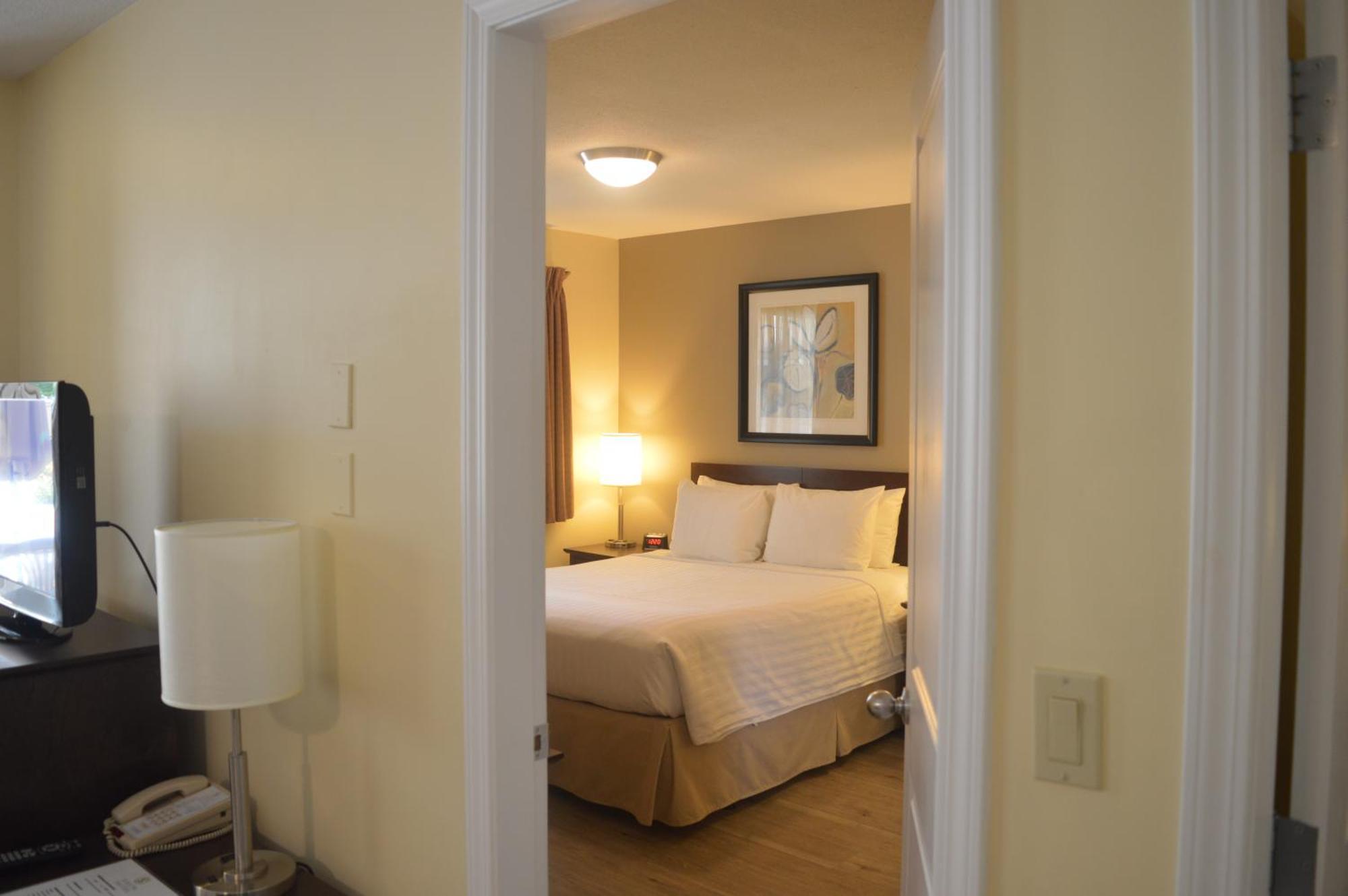 Siesta Suites Κελόουνα  Εξωτερικό φωτογραφία