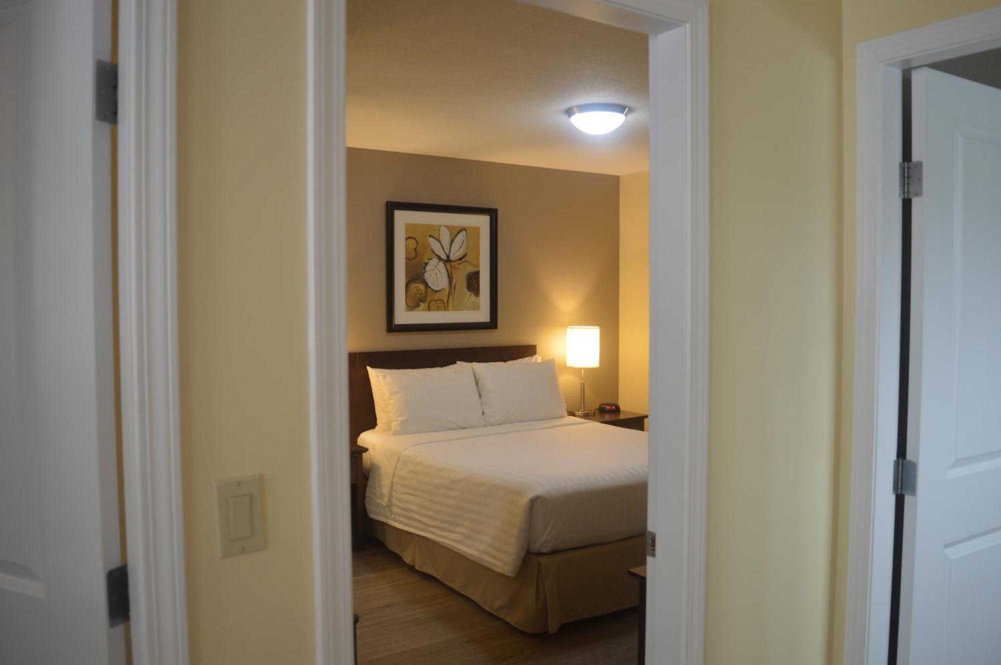 Siesta Suites Κελόουνα  Εξωτερικό φωτογραφία