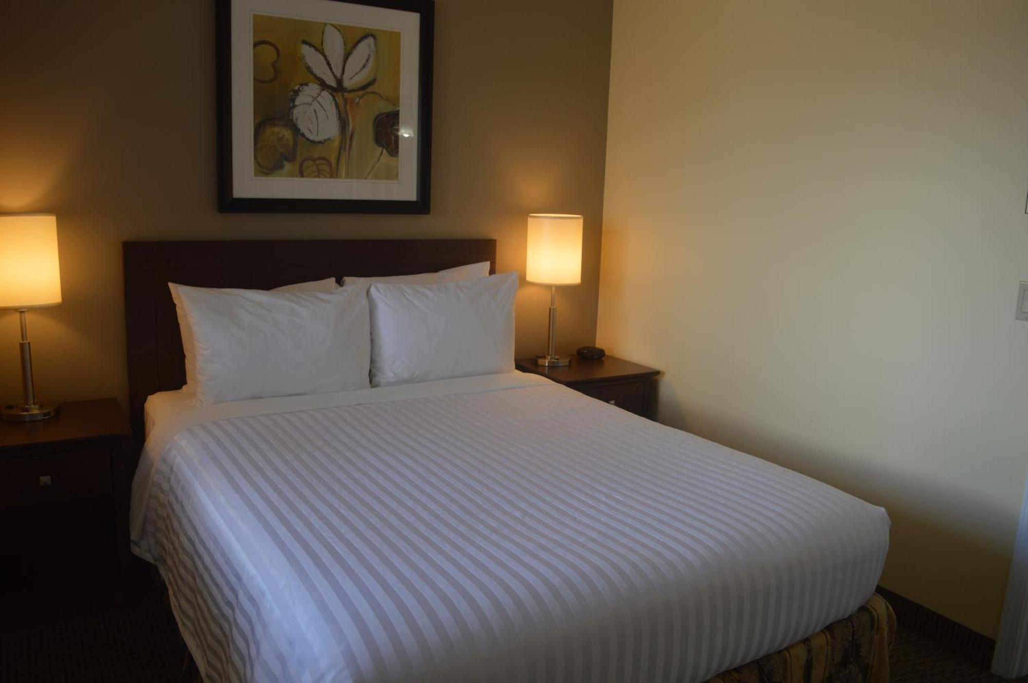 Siesta Suites Κελόουνα  Εξωτερικό φωτογραφία