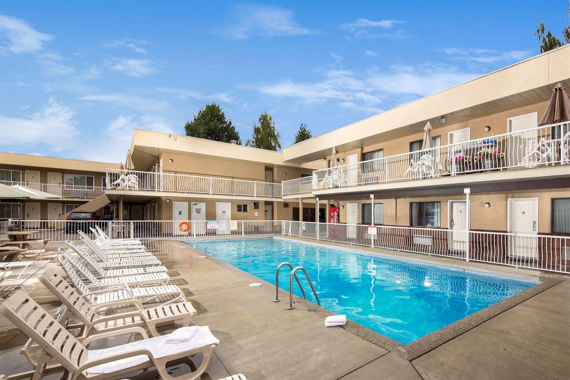 Siesta Suites Κελόουνα  Εξωτερικό φωτογραφία