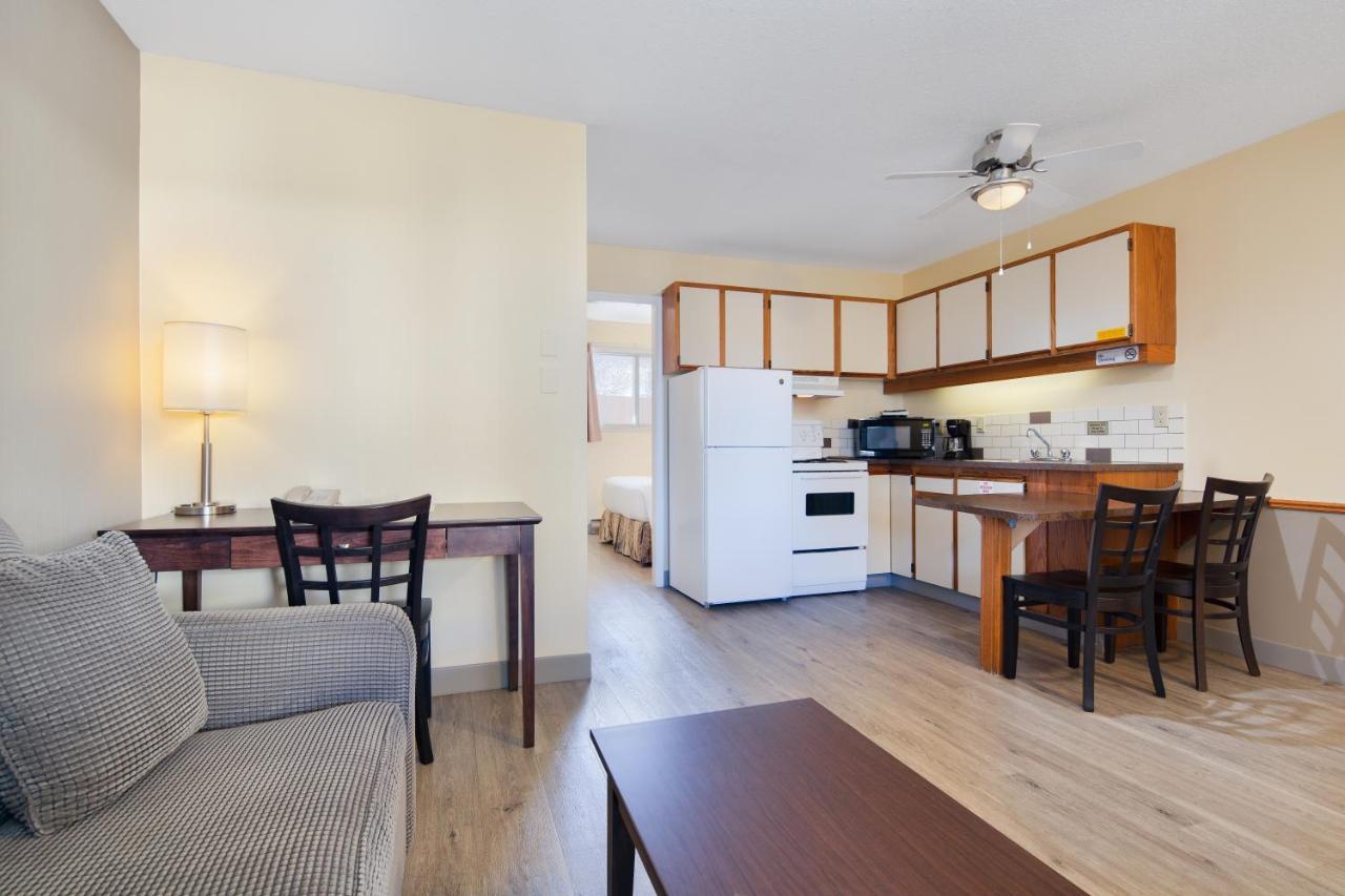 Siesta Suites Κελόουνα  Εξωτερικό φωτογραφία